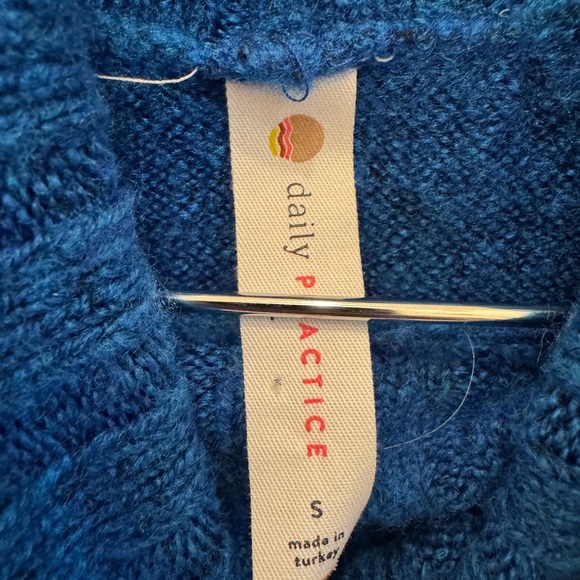 Elegant Blue Long Sleeve Dress - Picture 2 of 2